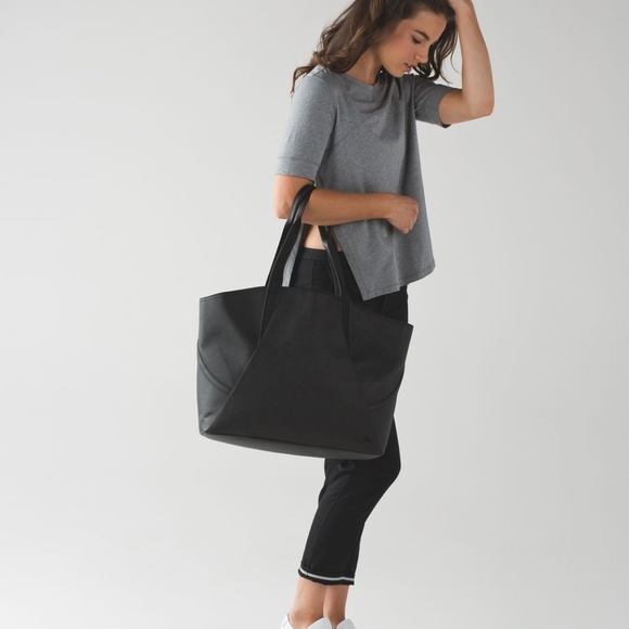 lululemon athletica Handbags - Lululemon all day Tote